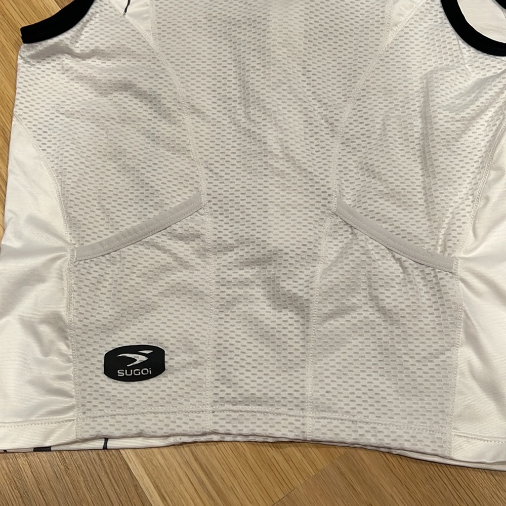 Excellent condition men’s Sugoi tri tank. Fits more like a small. - Picture 4 of 4